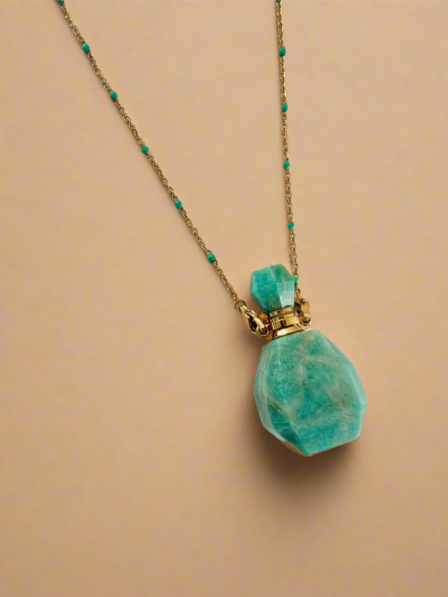 Selene Perfume Necklace-3