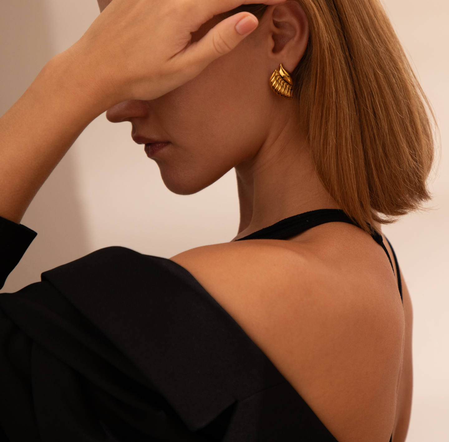 Curve Ribbed Studs-3